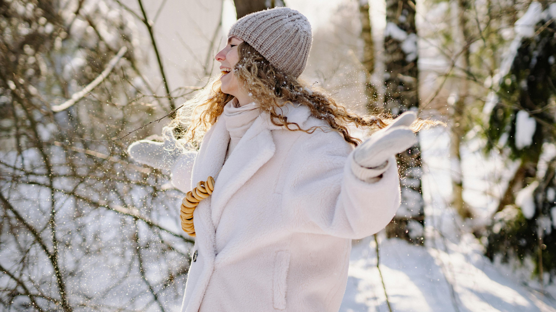 Woman’s Poncho for Winter: Hollywood Star Style